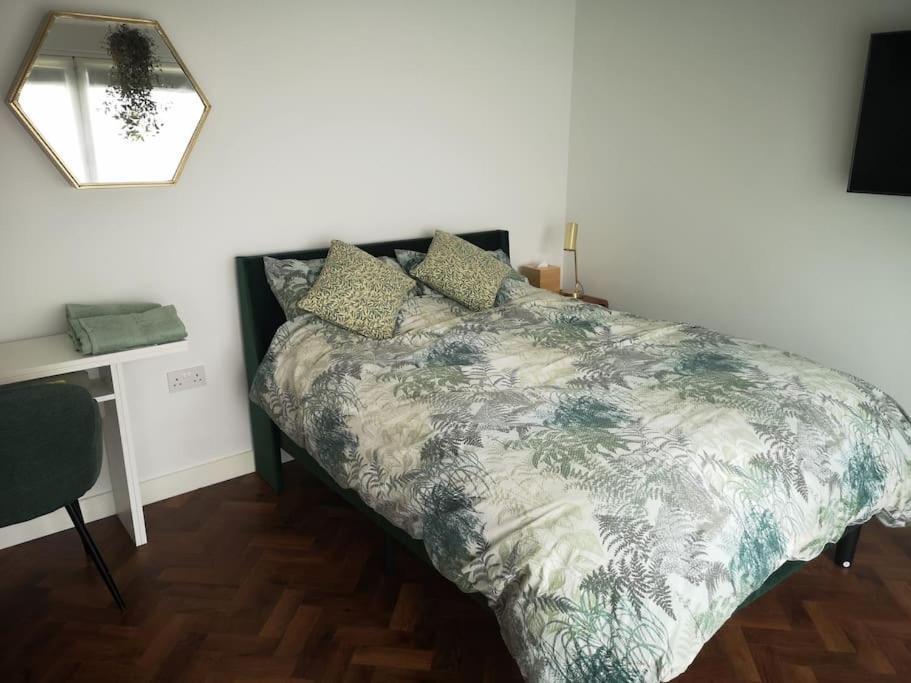 Stylish Apartment In Horsham With Parking And Own Entrance Luaran gambar