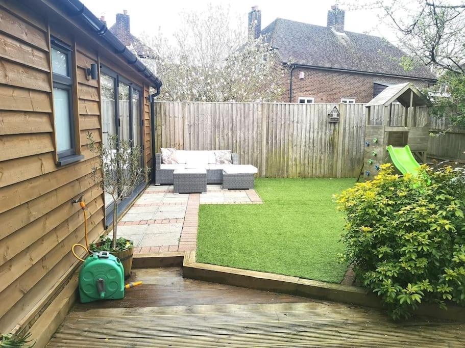 Stylish Apartment In Horsham With Parking And Own Entrance Luaran gambar